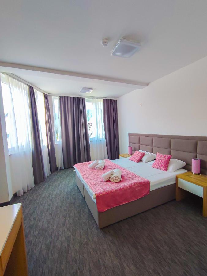 Oaza Mira Hotel & Resort-فندق ومنتجع واحة الهدوء Vlasic Dış mekan fotoğraf
