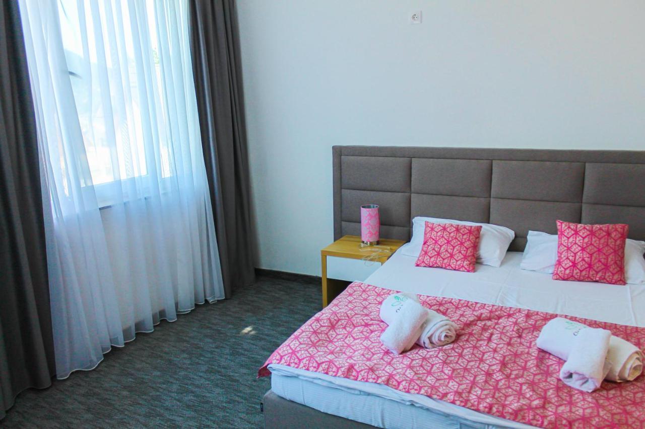 Oaza Mira Hotel & Resort-فندق ومنتجع واحة الهدوء Vlasic Dış mekan fotoğraf
