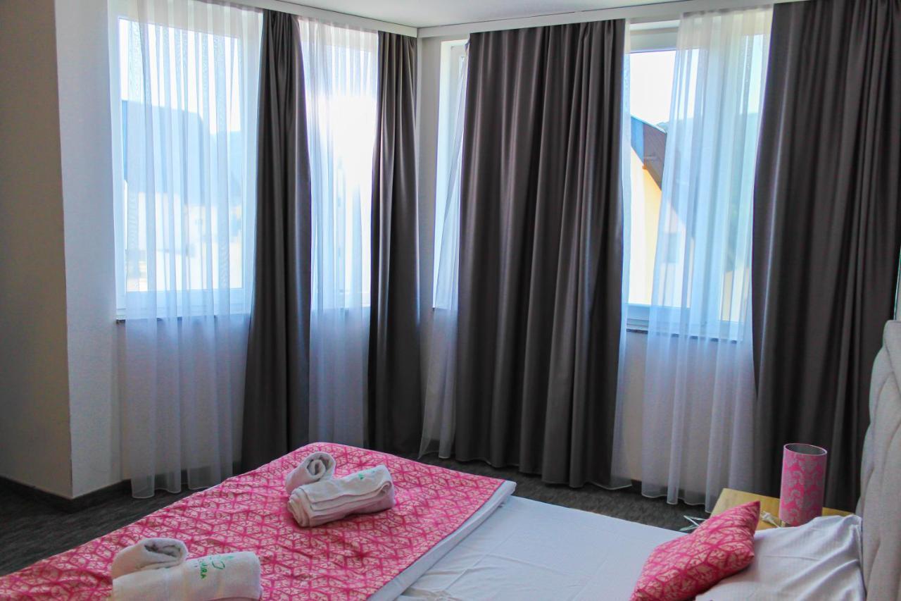 Oaza Mira Hotel & Resort-فندق ومنتجع واحة الهدوء Vlasic Dış mekan fotoğraf