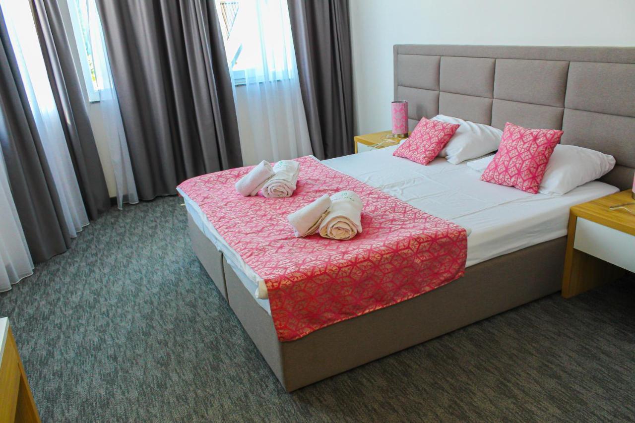 Oaza Mira Hotel & Resort-فندق ومنتجع واحة الهدوء Vlasic Dış mekan fotoğraf